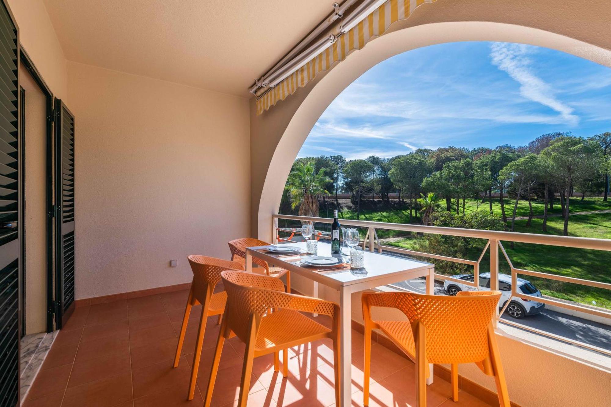 Salgados 1 Bedroom Apartment - 500M From The Beach Guia  Exterior photo