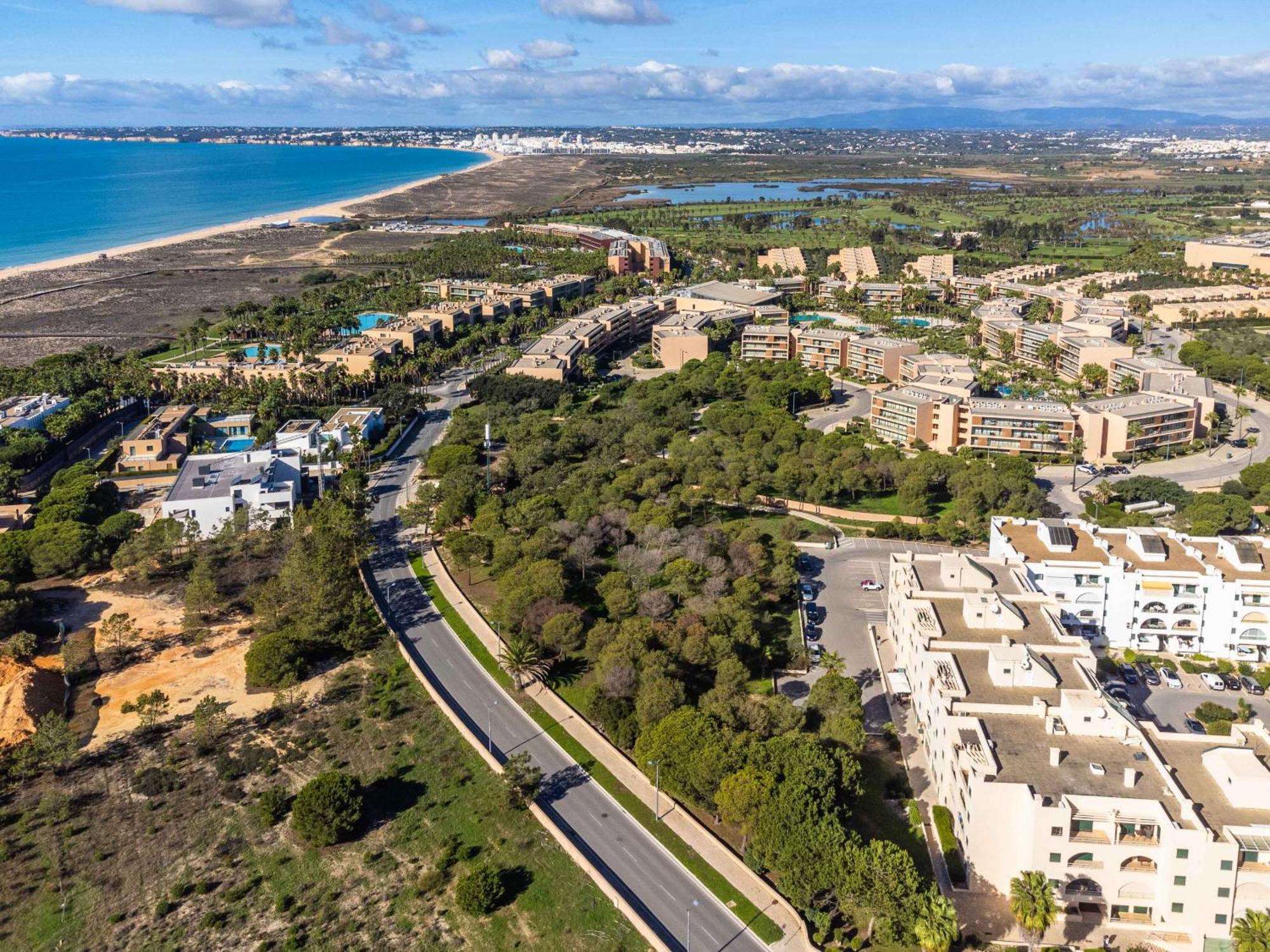 Salgados 1 Bedroom Apartment - 500M From The Beach Guia  Exterior photo
